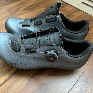 Cycling shoes